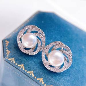 ต่างหูแฟชั่นดีไซน์แบรนด์ รูปทรงรถเล็กๆ ประดับมุกน้ำจืดจูจี้ แฮโอชิ เครื่องประดับอัญมณี - Product Image 1