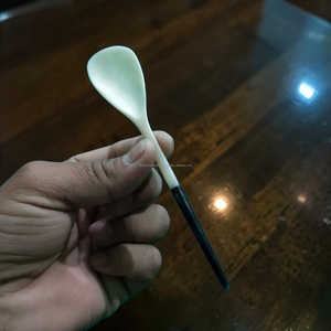 Cuillère artisanale en os de buffle, ustensile de cuisine durable et naturel pour cuisiner et servir, au meilleur prix - Product Image 5