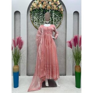 Robe en organza de soie avec travail de fil de soie, bas de robe avec dupatta pour les occasions spéciales - Product Image 6