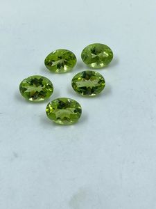 Pierre précieuse vert péridot de haute clarté, olivine, qualité supérieure, pierre naturelle taillée, 6,79 carats, 6x8 mm, 5 pièces - Product Image 1