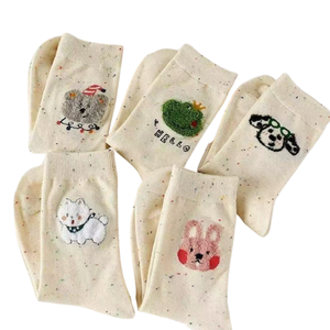 Calcetines Blancos para Mujer, Calcetines a Media Pantorrilla, Estilo Otoño e Invierno, Estilo Moderno, Borde Enrollado, Calcetines Holgados, Calcetines con Dibujos Animados de Perros Lindos - Product Image 3