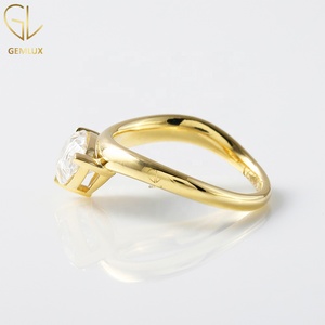 Anillo de compromiso solitario de oro amarillo de 14 quilates con moissanita de 2 quilates con corte de pera de este a oeste, banda de boda curvada para mujer - Product Image 5