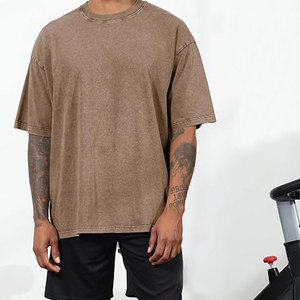 Camiseta de hombre con lavado ácido, fabricada en fábrica, a la venta, de longitud regular, teñida en color liso, en diferentes tallas. - Product Image 4