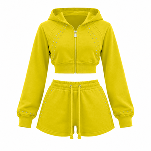 Ensemble court en molleton de coton et polyester avec haut court à capuche pour les détaillants de streetwear - Product Image 1