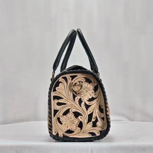 Bolso de Mano de Cuero de Lujo con Patrón Floral en Relieve, Cierre de Cremallera con Diseño de Corazón a Cuadros, Asa Superior, Diseño Duradero - Product Image 2