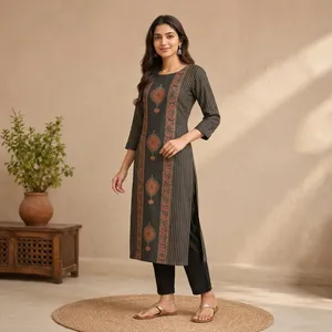 Kurti Negro de Seda Estampada para Mujer, Cuello Redondo, Manga Tres Cuartos, Corte Recto, Túnica Étnica, Estilo Casual, Elegante y Tradicional - Product Image 5