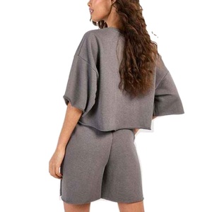 Ensemble été femme : débardeur à capuche anti-UV de haute qualité et séchage rapide, et short anti-humidité - Product Image 5