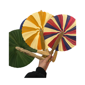 Éventail artisanal en feuilles de coco naturelles du Vietnam, accessoire rafraîchissant pour la plage, les voyages, les festivals, la décoration de mariage et les cadeaux - Product Image 3