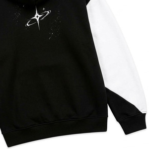 เสื้อฮู้ดดี้ผู้ชายสีดำขาว ลายพิมพ์กาแล็กซี่ สไตล์สตรีทแวร์ ทรงโอเวอร์ไซส์ แขนปกติ ผ้าถัก 100% คอตตอน เหมาะสำหรับใส่ในฤดูใบไม้ร่วง - Product Image 4