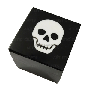 Set dadu 8 Resin buatan tangan dengan kotak penyimpanan dadu marmer permainan tangga ular <span class=keywords><strong>Casino</strong></span> kasino permainan lengkap warna hitam hadiah Gam keluarga