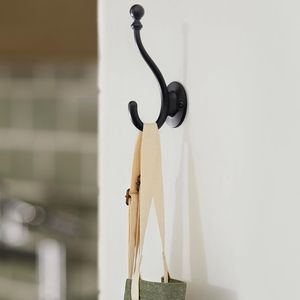 Lot de 5 crochets muraux décoratifs noirs mats pour peignoirs et serviettes, pour salle de bain, chambre, cuisine, manteaux, vêtements et armoires - Product Image 3