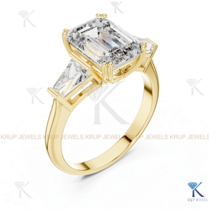 Anillo de Compromiso de Diamante CVD Cultivado en Laboratorio con 3 Piedras, Corte Esmeralda y Baguette, Oro Sólido - Product Image 2