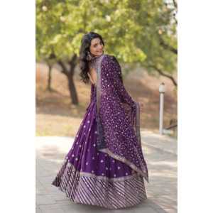 Amzing Faux Blooming paillettes avec threadBrodé travail lehenga choli - Product Image 6