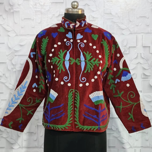 เสื้อแจ็คเก็ตปักกำมะหยี่สีแดงสำหรับผู้หญิง – เสื้อโค้ทลายชนเผ่าซูจานีหลากสีทำมือ - Product Image 1