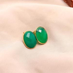 Boucles d'oreilles ovales facettées en onyx vert faites à la main, serties de vermeil doré, pour mariage, anniversaire ou cadeau - Product Image 3