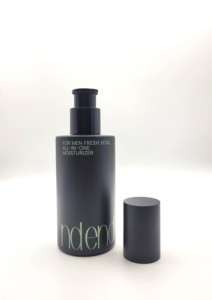 Un soin pour homme qui matifie les peaux grasses, hydrate 24 heures sur 24, affine les pores et répare les zones sujettes aux imperfections. - Product Image 2