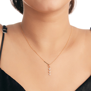 Colgante de Lujo Minimalista con Tres Diamantes Florales Cultivados en Laboratorio para Mujer en Oro de 10K, 14K, 18K, Regalo de Joyería Fina - Product Image 3