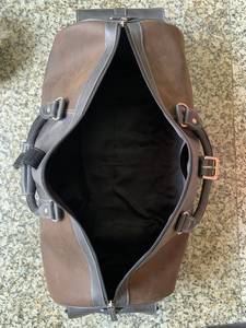 กระเป๋าเดินทางหนังแท้เกรดพรีเมียมสำหรับผู้ชาย ขนาดใหญ่ จุของได้เยอะ เหมาะสำหรับเดินทาง ท่องเที่ยว ออกกำลังกาย พร้อมสายสะพายปรับได้ สีตามสั่ง MOQ ต่ำ - Product Image 3