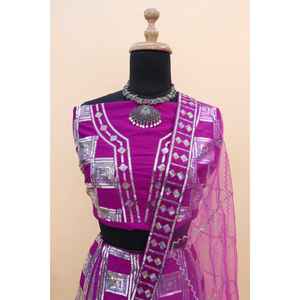 Conjunto de Lehenga-Choli Elegante y con Estilo para Mujer, Ideal para Fiestas - Product Image 1