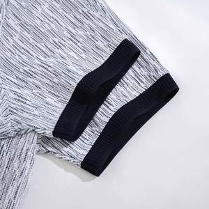 เสื้อเชิ้ตผู้ชาย TST 9236 คอวี คลาสสิค ทอลายจุด ระบายอากาศได้ดี ทรงปกติ - Product Image 3