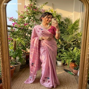 Magnifique sari en soie Chinon avec motifs Cutdana faits à la main et bordure Bandhani, et blouse avec motifs Cut-work et Bandhani faits à la main. Sari Love. - Product Image 1