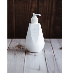 Dr. Qu Unisex Singapur, Gel de Ducha Espumoso para Adultos, Tamaño Regular, para Todo Tipo de Piel, Hidratante, Enriquecido con Espuma, Favorece el Metabolismo de la Piel, 300 ml - Product Image 2