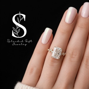 Anillo de compromiso de moissanita incoloro de corte radiante con vástago dividido, anillo de diamante radiante chapado en oro de 14k, regalo de anillo nupcial para boda. - Product Image 1