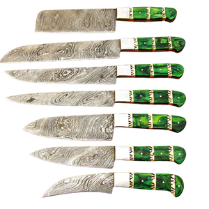Ensemble de 7 couteaux de chef en acier Damas faits à la main avec manches en bois vert, couteaux professionnels de cuisine pour trancher, hacher et couper - Product Image 4