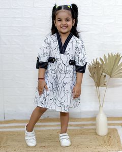 Été Nouveau Robe moderne en soie pour filles à manches courtes, col en V, taille à volants, simple boutonnage, ligne A, impression verte, robe longueur genou - Product Image 4