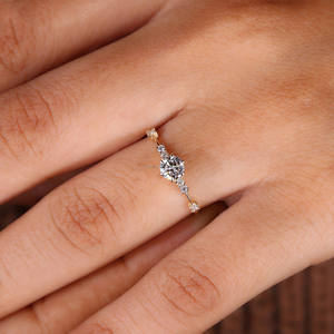 แหวนหมั้นเพชรเม็ดกลมสีทอง14K คลาสสิก IGI-ได้รับการรับรองในห้องปฏิบัติการปลูกเพชรของขวัญที่สมบูรณ์แบบสำหรับภรรยาของคุณ - Product Image 4