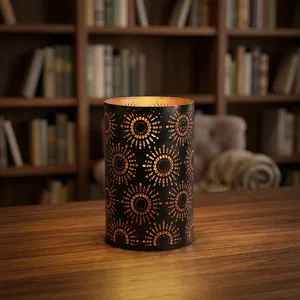 Pot à bougie votive en métal noir mat avec motif de points dorés, cylindre, décoration d'intérieur - Product Image 2