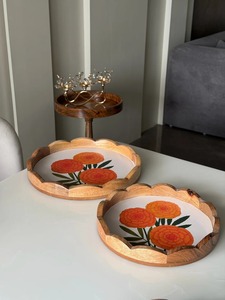 Juego de 2 bandejas de madera con forma de vieira - Bandeja redonda de madera de mango con asas, bandeja decorativa para servir - Product Image 3