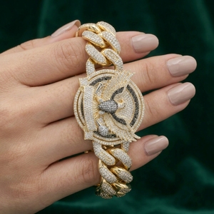 Pulsera de Plata y Oro de 10k con Diseño de Águila, Moissanita Brillante Redonda, Alternativa de Diamante de Laboratorio Incoloro, Sofisticada, RCK Global - Product Image 3