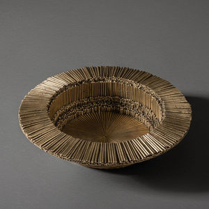 Centro de mesa de metal de primera calidad, de color blanco y dorado, con un aspecto atractivo, para servir comida en el hogar u hotel, un lujo proveniente de la India. - Product Image 4