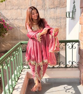 Ensemble Salwar Kameez rose avec broderies miroir, tenue indienne pakistanaise pour femmes, pour mariage et fêtes - Product Image 4