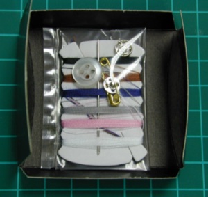 Kits de couture DK-794 avec boîte en papier |   Kit de couture de voyage pour les débutants en voyage et à domicile, utilisation en cas d'urgence - Product Image 1