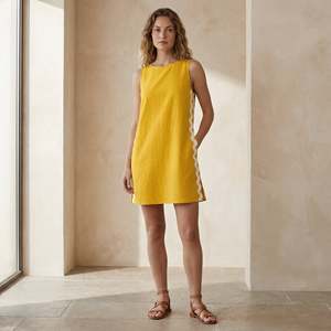 Vestido Corto de Algodón Popelín Amarillo con Rayas Onduladas para Mujer, con Tela Ligera, Estilo Moderno y Ajuste Cómodo - Product Image 1