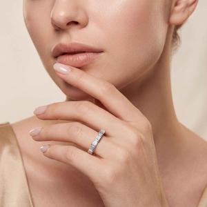 Bague en or rose 9 carats avec diamant de laboratoire, serti clos, forme fantaisie, taille baguette, or blanc, or jaune, intemporelle, fine. - Product Image 1