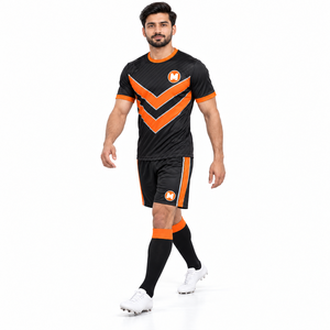 Tenue de football en gros pour équipes : Impression nom et numéro, anti-humidité, 100 % polyester, protection UPF 50 pour les joueurs - Product Image 4
