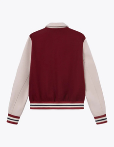 Chaqueta Varsity para hombre en color granate con bordado de león coronado y botones a presión. - Product Image 4