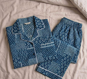 ชุดนอนผ้าฝ้ายอินดิโก้ทอลายบล็อกพิมพ์มือแบบสองชิ้น ผ้าทอเนื้อหนา ใส่ได้สองด้าน สำหรับผู้หญิง ส่งออกจากอินเดีย - Product Image 1