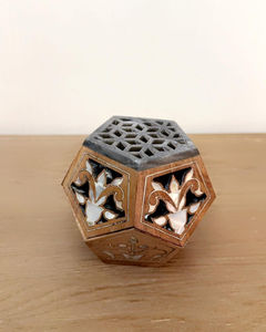 เตาเผากำยานไม้จันทน์หอมสุดหรู ดีไซน์ประณีต กลิ่นหอมละมุนสำหรับบ้าน เหมาะสำหรับเป็นของขวัญในช่วงรอมฎอนและอีด - Product Image 3