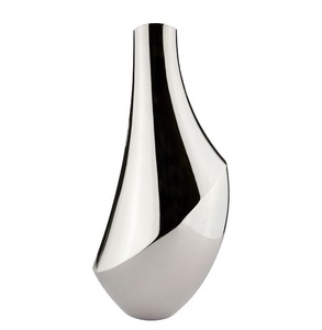 Vase décoratif en aluminium pour espaces de vie haut de gamme, amélioration artistique de la pièce et design sophistiqué - Product Image 3