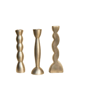 Ensemble de trois bougeoirs en or fini, forme unique, en fonte, centre de table décoratif, support de bougie de mariage - Product Image 1