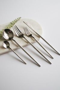 Ustensiles de table élégants : fourchette à dîner, fourchette à salade, couteau à dîner, cuillère à soupe, cuillère à café en acier inoxydable poli, finition miroir, résistant à la rouille - Product Image 5