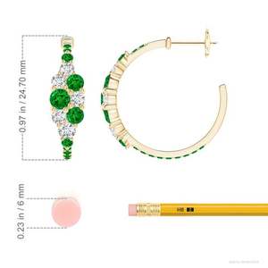 Diseño de Aro con Esmeraldas y Diamantes Redondos, Engaste de Inspiración Floral, Acabado en Oro Sólido de 14 Quilates y Cierre con Bisagras - Product Image 3