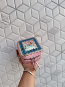 Wholesale Custom Genuine Leather <b>Jewellery</b> Compact Case <b>Vintage</b> Hand Tooled Leather Pink Colour Accessory Holder Lightweight - Product Image 1