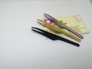 Pinzas para Cejas con Acabado de Plasma Personalizadas, Pinzas para Cejas con Punta Inclinada y Logotipo Personalizado, Pinzas de Alta Calidad para Depilar Pelo Encarnado - Product Image 4