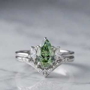 Anillo de Diamantes con Corte Pera Verde de 2.00Ct, Cultivados en Laboratorio, Oro Sólido de 14K, Regalo Romántico para Novia, Boda, Fiesta - Product Image 3