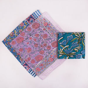 Colección de Verano Craftjaipur, Pañuelo Bandana de Algodón Natural Estampado con Bloques Florales Étnicos de la India, Multicolor, Hermoso Pañuelo para Mujer - Product Image 2